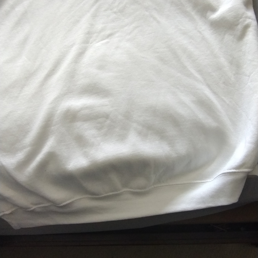 Heybo 3xl white with goldish color logo. New with tags